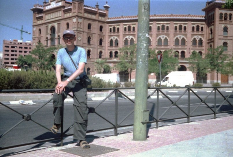 madryt cxxvi 19 '06 na płocie przed budynkiem corridy w madrycie, 1viii 2