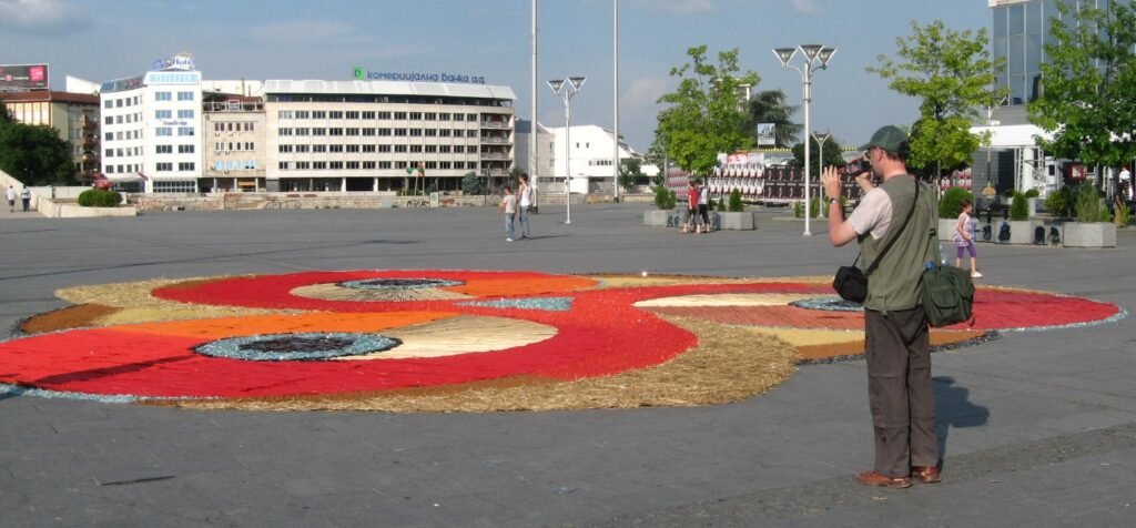 img 5213skopie główny plac przypuszczalne epicentrum trzęsienia ziemi (1963) a