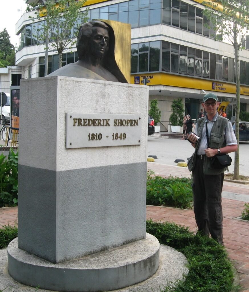 tirana pomnik chopina 2009 img 5030a